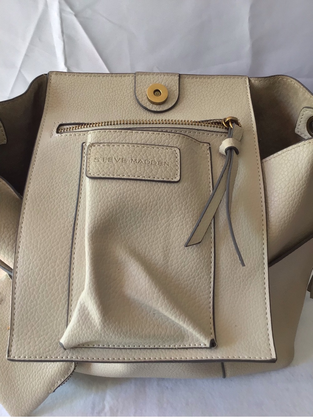 Steve Madden Beige Pebble Leather Shoulder Tote with Gold Hardware - Picture 4 of 10